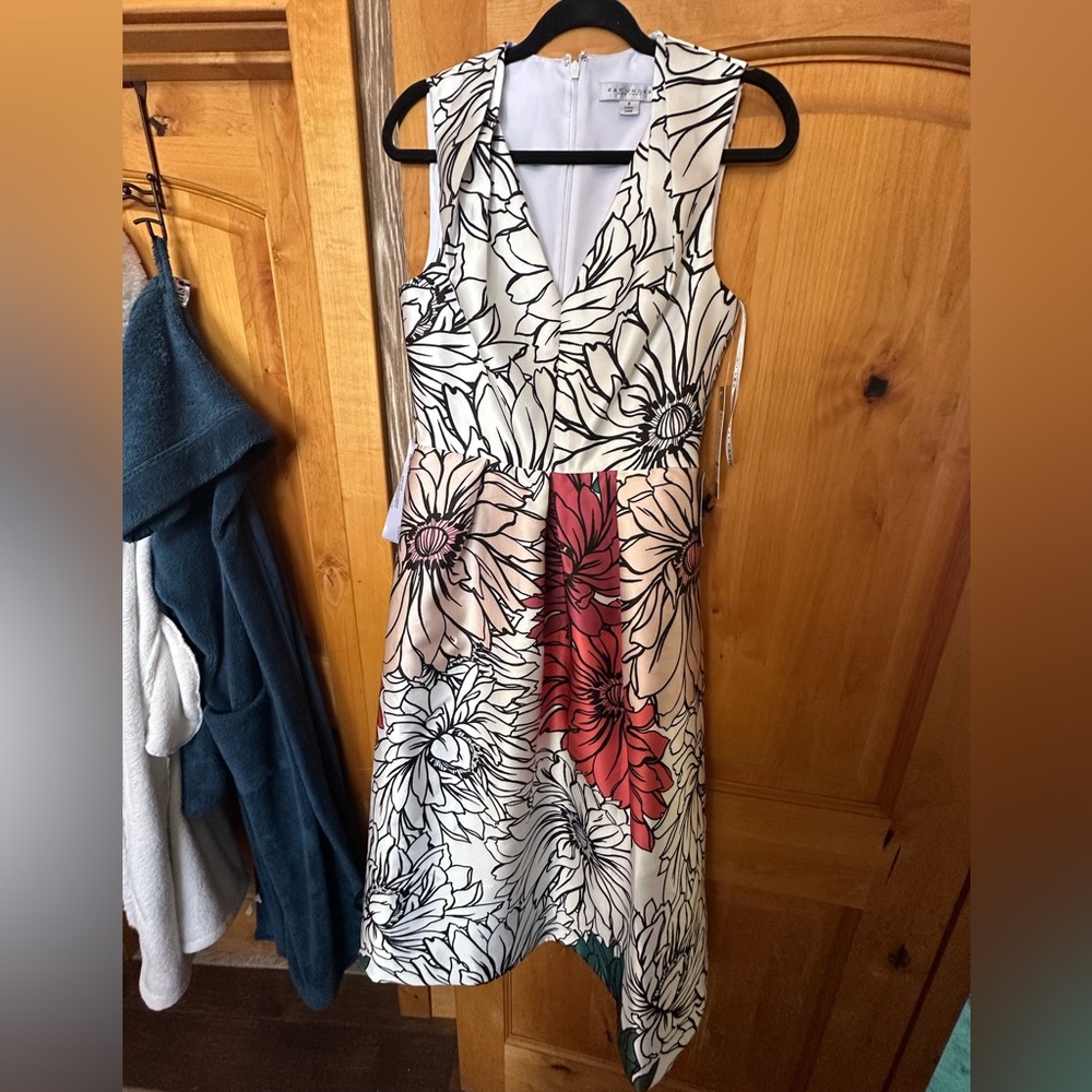NWT Kay Unger Floral V-Neck Dress